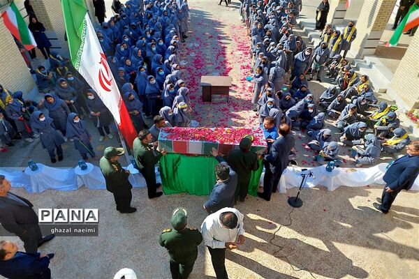 مراسم تشییع شهید گمنام در دبیرستان قاضی گله دار استان فارس