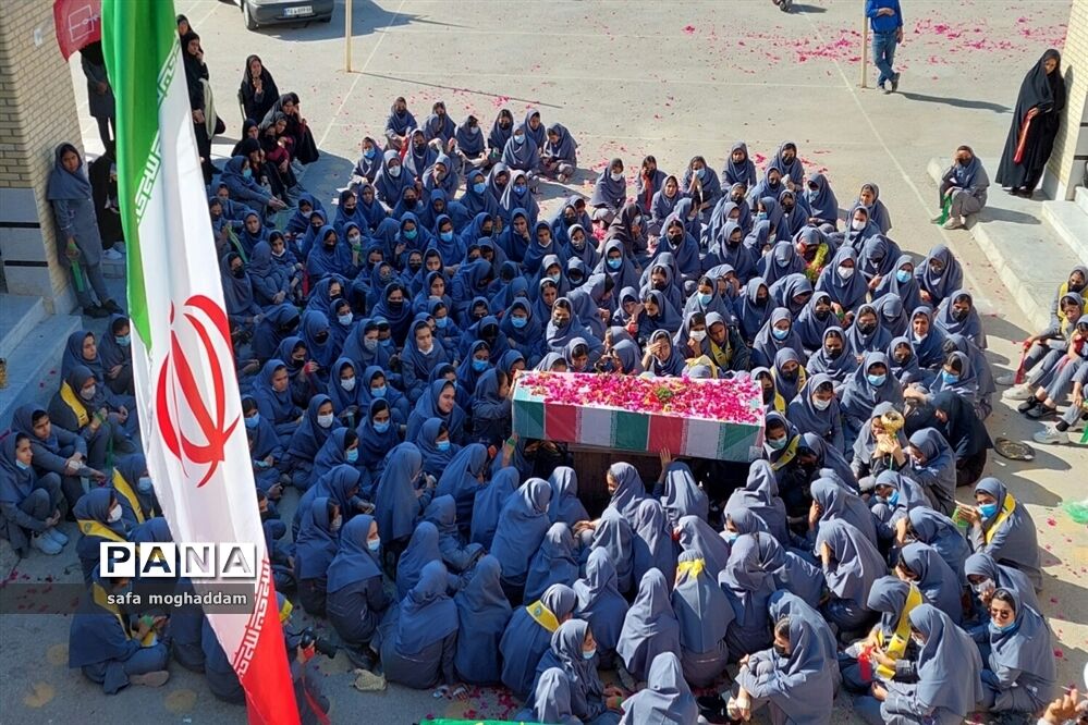 مراسم تشییع شهید گمنام در دبیرستان قاضی گله دار استان فارس