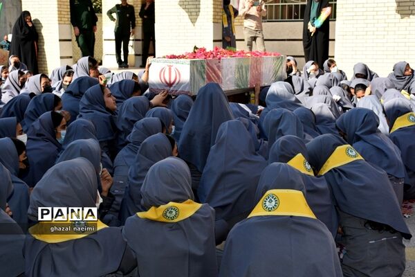 مراسم تشییع شهید گمنام در دبیرستان قاضی گله دار استان فارس
