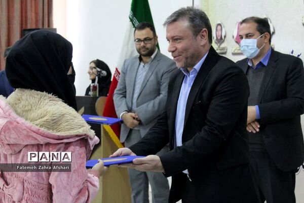 افتتاح اولین مدرسه متاورس استان و تجلیل از برگزیدگان پژوهشی شهرستان سمنان