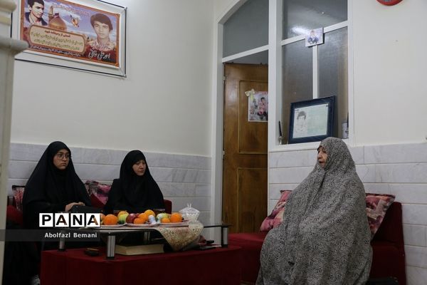 دیدار رئیس سازمان نهضت سواد‌آموزی با خانواده های شهدا در قم