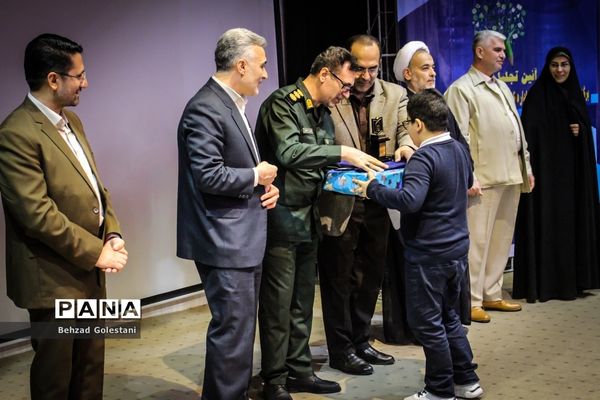 آیین تجلیل از برگزیدگان پژوهش و فناوری آذربایجان غربی