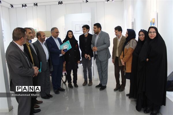 برپایی نمایشگاه دستاوردهای استانی فعالان و برگزیدگان عرصه پژوهش و فناوری در اداره کل آموزش و پرورش فارس