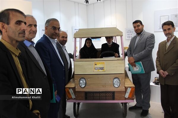 برپایی نمایشگاه دستاوردهای استانی فعالان و برگزیدگان عرصه پژوهش و فناوری در اداره کل آموزش و پرورش فارس