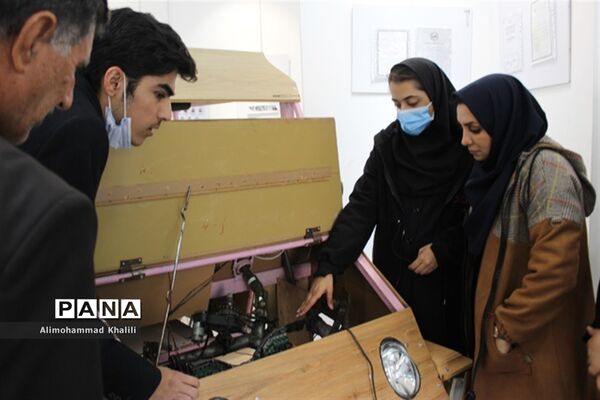 برپایی نمایشگاه دستاوردهای استانی فعالان و برگزیدگان عرصه پژوهش و فناوری در اداره کل آموزش و پرورش فارس