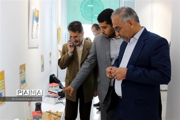 برپایی نمایشگاه دستاوردهای استانی فعالان و برگزیدگان عرصه پژوهش و فناوری در اداره کل آموزش و پرورش فارس