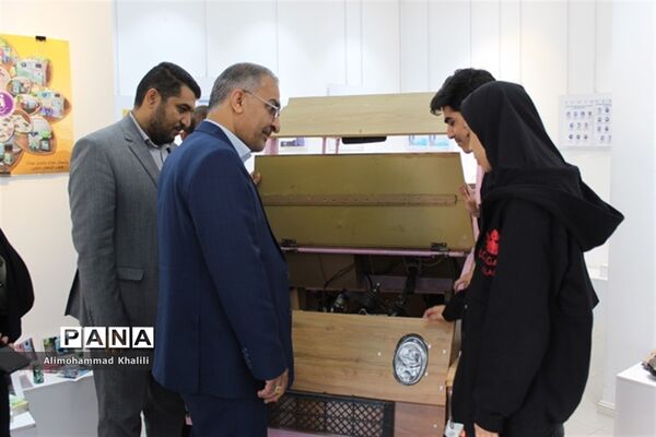 برپایی نمایشگاه دستاوردهای استانی فعالان و برگزیدگان عرصه پژوهش و فناوری در اداره کل آموزش و پرورش فارس