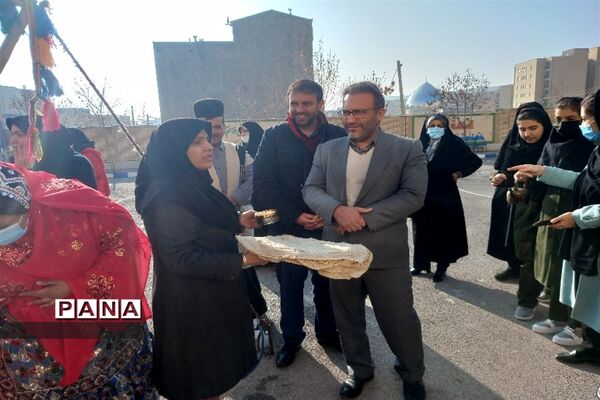 جشنواره غذای سنتی چهارمحال وبختیاری و شب یلدا در دبیرستان مرضیه