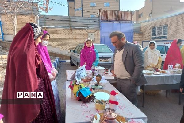 جشنواره غذای سنتی چهارمحال وبختیاری و شب یلدا در دبیرستان مرضیه
