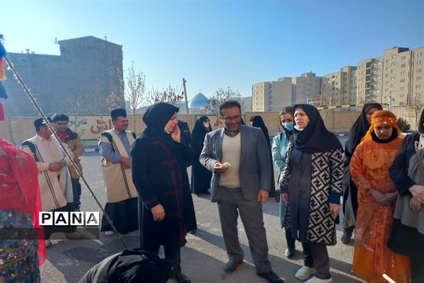 جشنواره غذای سنتی چهارمحال وبختیاری و شب یلدا در دبیرستان مرضیه