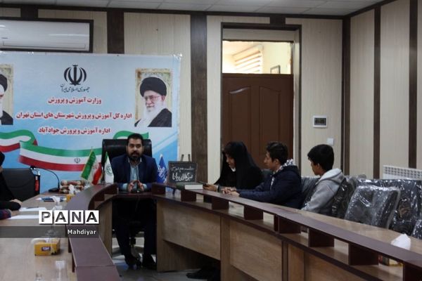 جلسه و دوره آموزش خبرنگاری دانش‌آموزان در جوادآباد