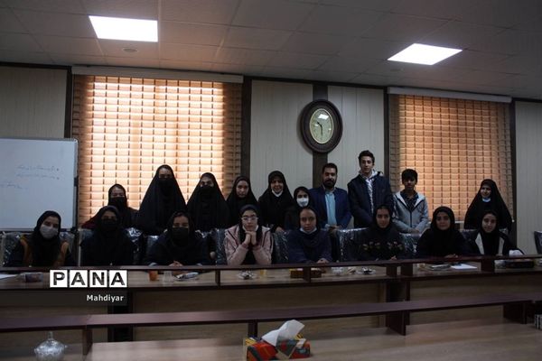 جلسه و دوره آموزش خبرنگاری دانش‌آموزان در جوادآباد