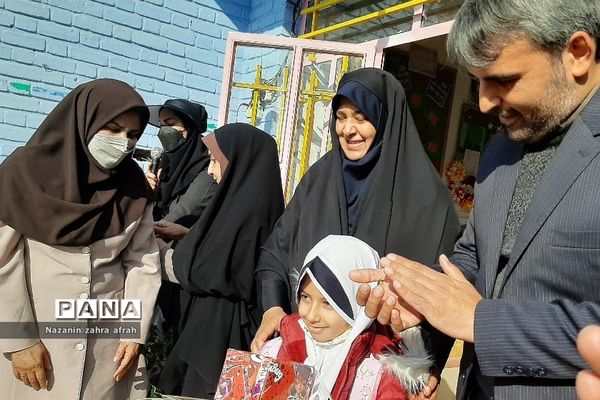 حضور صمیمی مدیرکل آموزش و پرورش شهرستان‌های استان تهران در مدرسه فرزانگان و  اندیشه رودهن