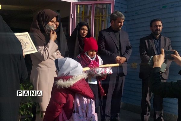 حضور صمیمی مدیرکل آموزش و پرورش شهرستان‌های استان تهران در مدرسه فرزانگان و  اندیشه رودهن