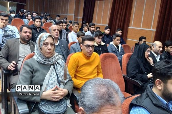 آیین تجلیل از رتبه‌های برتر آزمون سراسری در شهرستان قرچک