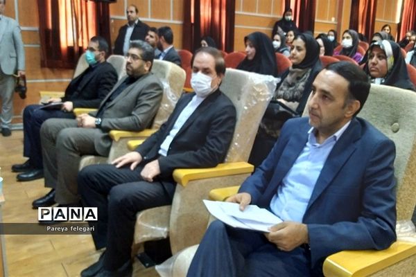 آیین تجلیل از رتبه‌های برتر آزمون سراسری در شهرستان قرچک