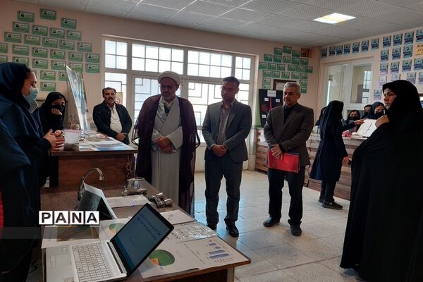 نمایشگاه هفته پژوهش در دبیرستان فرزانگان تربت جام