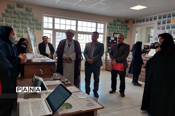 نمایشگاه هفته پژوهش در دبیرستان فرزانگان تربت جام