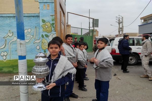 استقبال دانش‌آموزان یزدی از شهدای گمنام