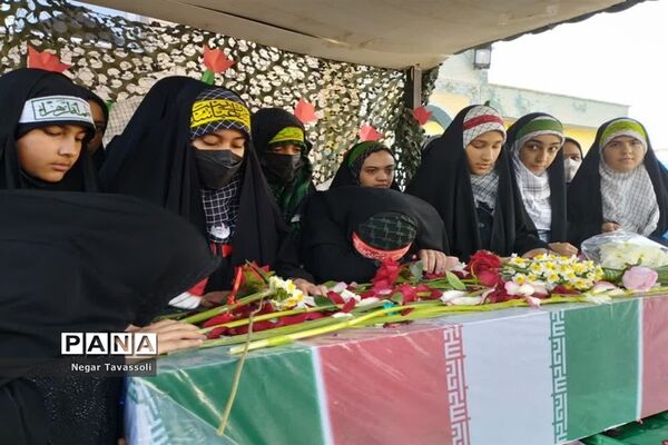 تشییع پیکر شهید گمنام در آموزشگاه شاهد 16 ناحیه 4 شیراز