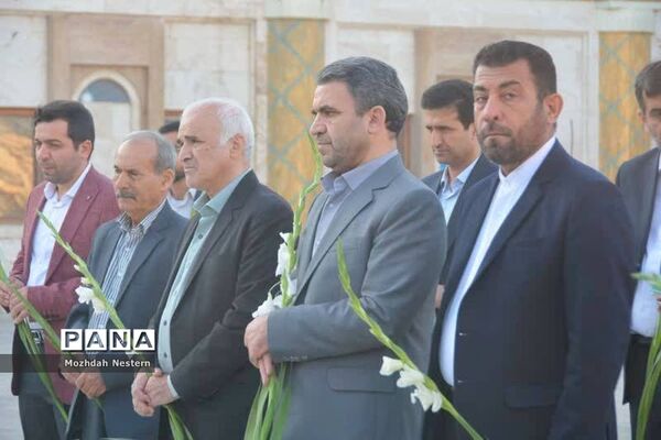 عطرافشانی گلزار شهدا ی بوشهر با حضورمعاون وزیر و رئیس سازمان مدارس و مراکز غیردولتی و توسعه مشارکت‌های مردمی وزارت آموزش و پرورش