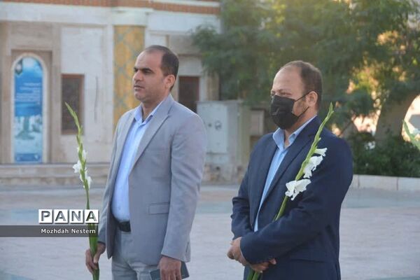 عطرافشانی گلزار شهدا ی بوشهر با حضورمعاون وزیر و رئیس سازمان مدارس و مراکز غیردولتی و توسعه مشارکت‌های مردمی وزارت آموزش و پرورش