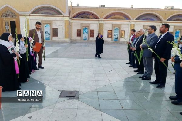 عطرافشانی گلزار شهدا ی بوشهر با حضورمعاون وزیر و رئیس سازمان مدارس و مراکز غیردولتی و توسعه مشارکت‌های مردمی وزارت آموزش و پرورش