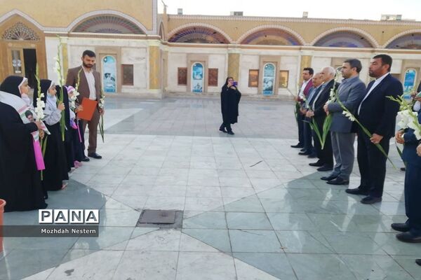 عطرافشانی گلزار شهدا ی بوشهر با حضورمعاون وزیر و رئیس سازمان مدارس و مراکز غیردولتی و توسعه مشارکت‌های مردمی وزارت آموزش و پرورش