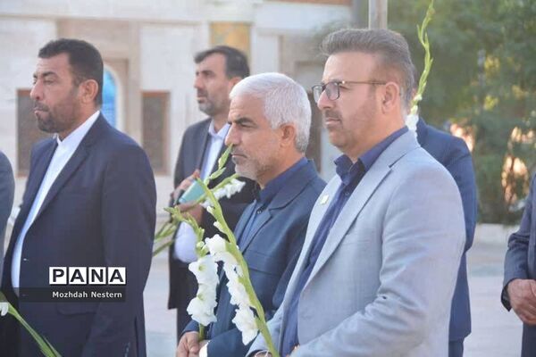 عطرافشانی گلزار شهدا ی بوشهر با حضورمعاون وزیر و رئیس سازمان مدارس و مراکز غیردولتی و توسعه مشارکت‌های مردمی وزارت آموزش و پرورش