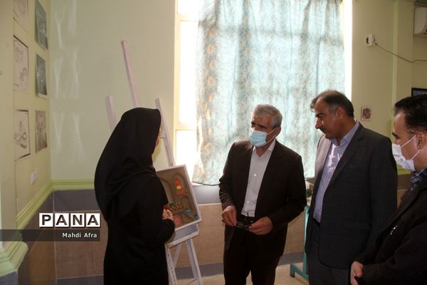 افتتاح نمایشگاه دست سازه های دانش‌آموزان هنرستان فرزانگان شهرستان بهبهان