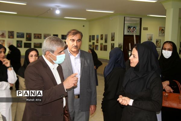 افتتاح نمایشگاه دست سازه های دانش‌آموزان هنرستان فرزانگان شهرستان بهبهان