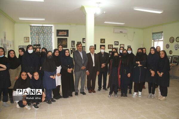 افتتاح نمایشگاه دست سازه های دانش‌آموزان هنرستان فرزانگان شهرستان بهبهان