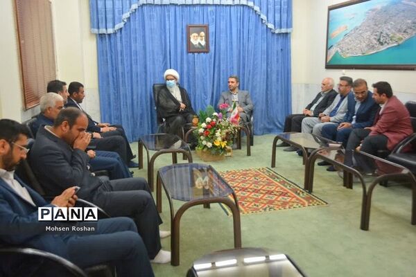 دیدار معاون وزیرآموزش و پرورش با نماینده ولی فقیه در استان  و امام جمعه بوشهر