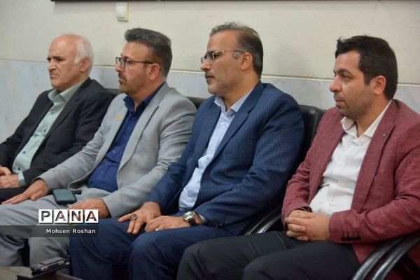 دیدار معاون وزیرآموزش و پرورش با نماینده ولی فقیه در استان  و امام جمعه بوشهر