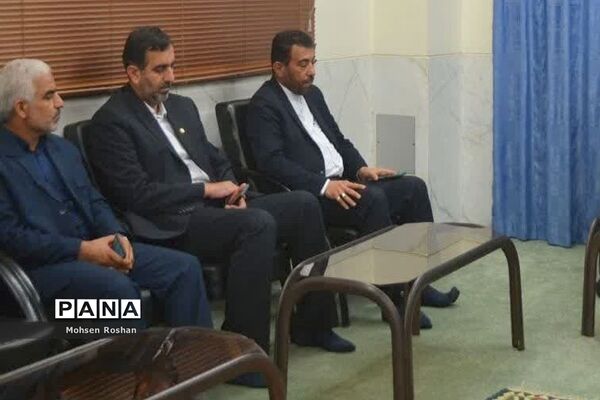 دیدار معاون وزیرآموزش و پرورش با نماینده ولی فقیه در استان  و امام جمعه بوشهر