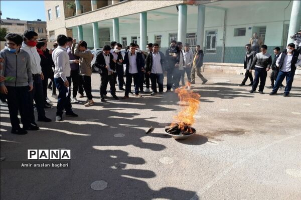 برگزاری اردوی علمی آمادگی دفاعی در دبیرستان نمازی ناحیه 4 شیراز