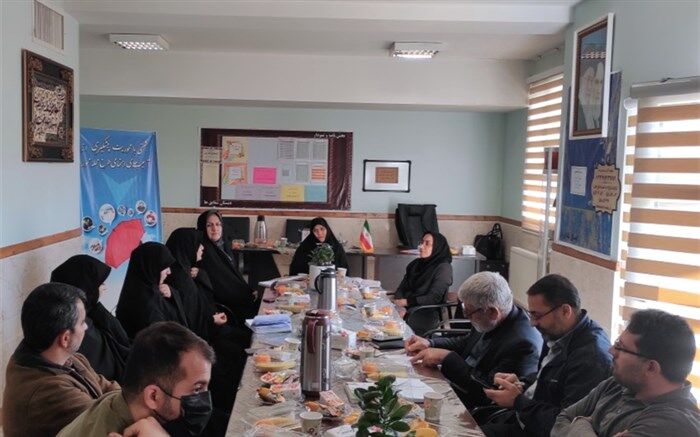 ایجاد ارتباط صمیمانه مدیران و دانش‌‌‌آموزان باعث گرایش آنها به فعالیت‌های مثبت می‌شود
