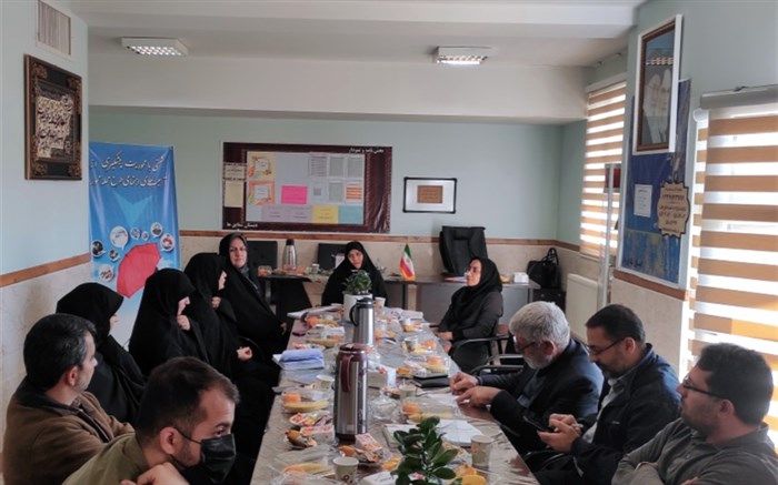 ایجاد ارتباط صمیمانه مدیران و دانش‌‌‌آموزان باعث گرایش آنها به فعالیت‌های مثبت می‌شود