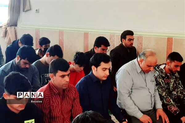 دیدار رئیس سازمان دانش‌آموزی استان فارس با دانش‌آموزان اهل  سنت روستای بلغان در جویم