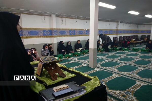 برگزاری مراسم سوگواری شهادت حضرت فاطمه(س) در دبیرستان نمونه فرهنگ مهشید مصلی نژاد