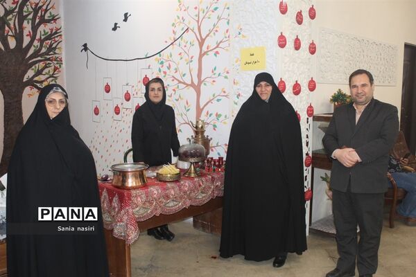 ویژه برنامه‌ شب یلدا با حضور دانش‌آموزان دختر متوسط اول و دوم منطقه ١٠