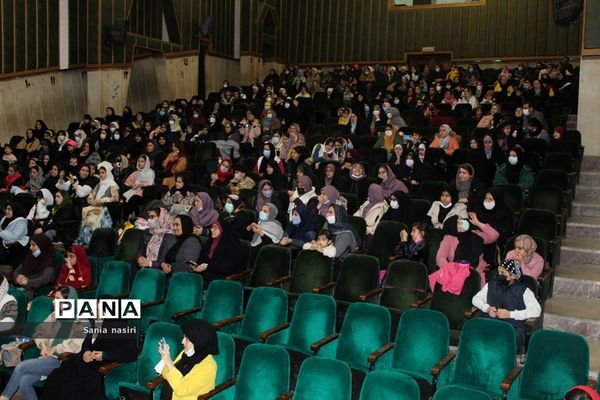 ویژه برنامه‌ شب یلدا با حضور دانش‌آموزان دختر متوسط اول و دوم منطقه ١٠