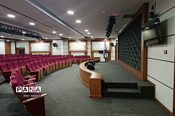 بازدید مدیرآموزش و پرورش منطقه ۱۸ از بیمارستان کودکان حکیم