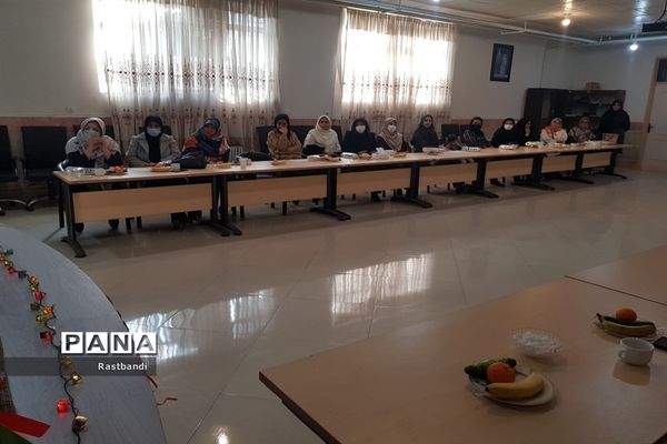 جلسه شورای هنرآموزان هنرستان فاطمه تعلیمی منطقه ۱۳