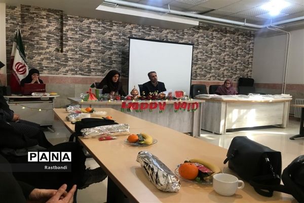 جلسه شورای هنرآموزان هنرستان فاطمه تعلیمی منطقه ۱۳