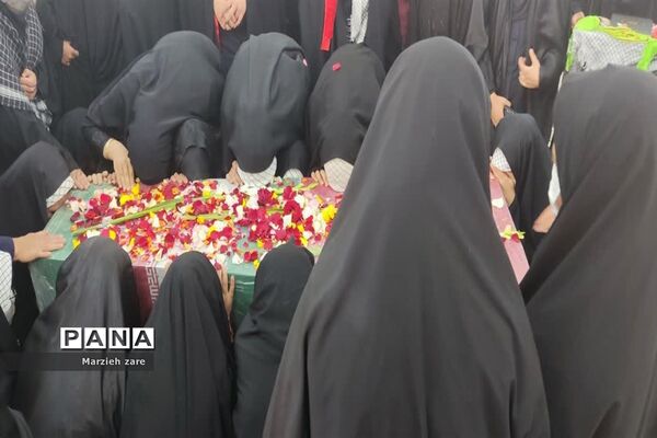 استقبال دانش‌آموزان گاریزات از شهدای گمنام