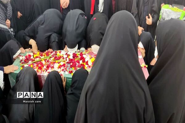 استقبال دانش‌آموزان گاریزات از شهدای گمنام