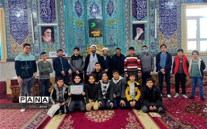 معلم جهادگر بسیجی میانه‌ای مدرسه را با مسجد پیوند داده است