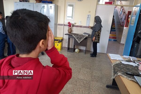 معاینات غربالگری دانش‌آموزان در دبستان ایمان رودهن