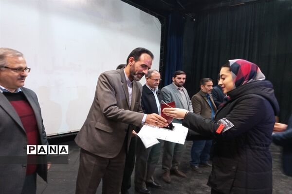 مراسم تجلیل از دانش‌آموزان موفق در کنکور سراسری 1401 شهرستان خرمدره